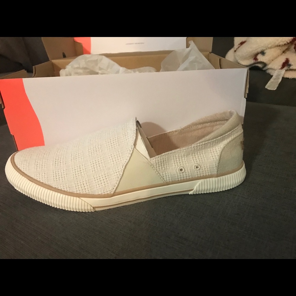 NIB Roxy slip on shoes